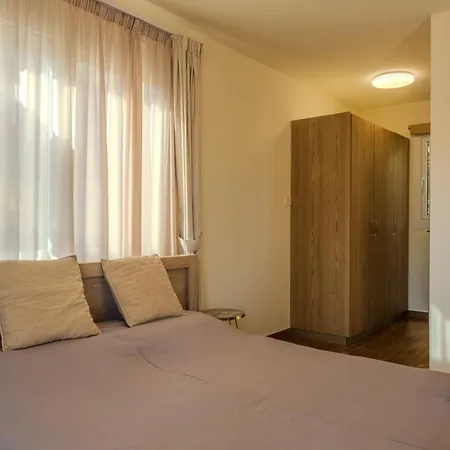 Danaos Seaside 002 With Pool In Tourist Area פאפוס