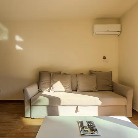 Danaos Seaside 002 With Pool In Tourist Area * 파포스