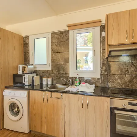 דירה Danaos Seaside 002 With Pool In Tourist Area *