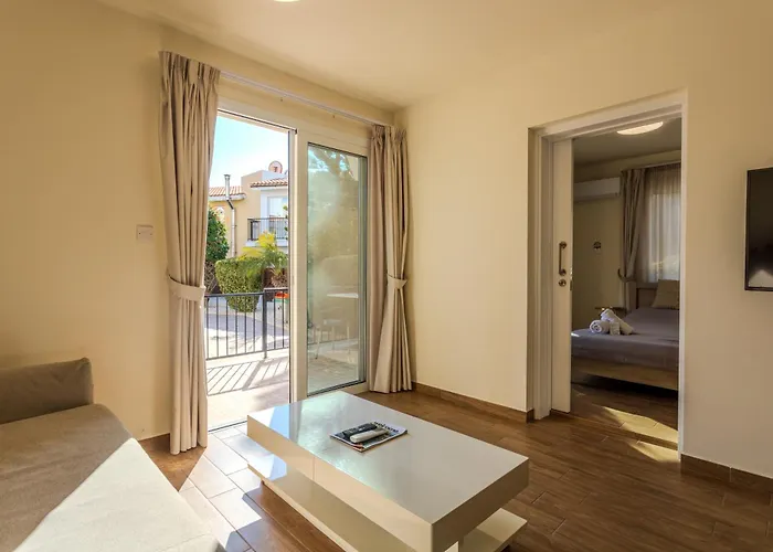 Danaos Seaside 002 With Pool In Tourist Area Daire Pafos