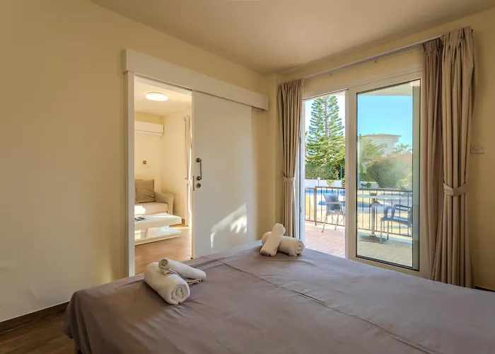 Danaos Seaside 002 With Pool In Tourist Area * Pafos